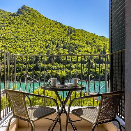 Seafront Villa Andrijana - Happy Rentals Plomin Eksteriør bilde