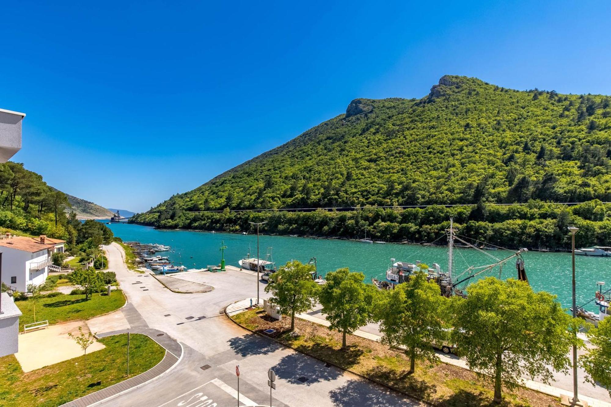 Seafront Villa Andrijana - Happy Rentals Plomin Eksteriør bilde