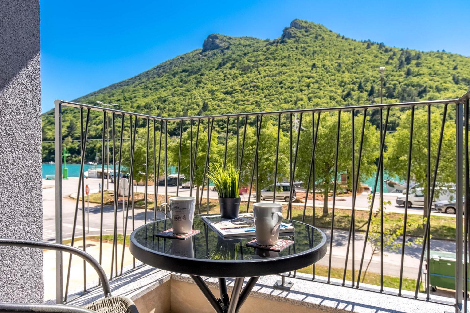 Seafront Villa Andrijana - Happy Rentals Plomin Eksteriør bilde