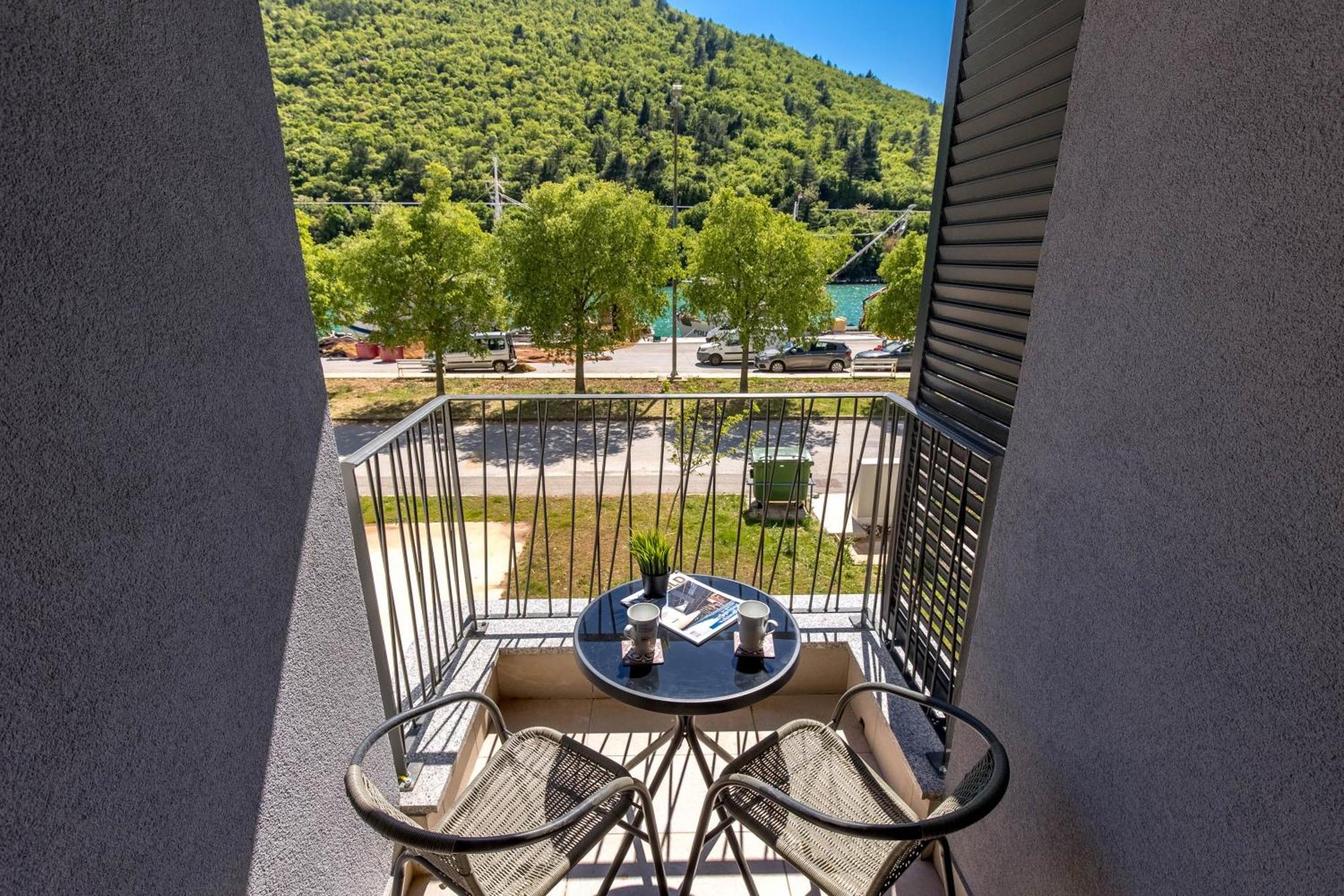 Seafront Villa Andrijana - Happy Rentals Plomin Eksteriør bilde
